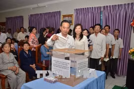 Vietnamitas en Camboya apoyan a los soldados y pobladores de Truong Sa