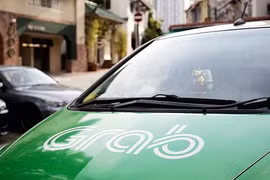 Toyota invierte mil millones de dólares en Grab, líder de transporte compartido en Asia