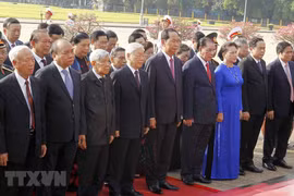 Dirigentes de Vietnam rinden homenaje al Presidente Ho Chi Minh 