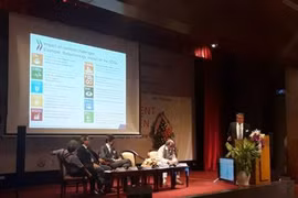 Ganadores del premio Nobel asisten a seminario científico en Vietnam