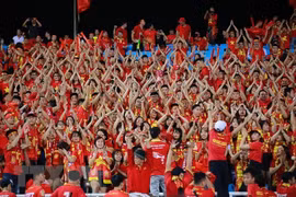 Fanáticos de fútbol vietnamitas confían en victoria final del equipo nacional en Copa AFF Suzuki