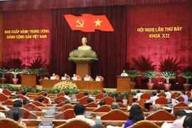 Comité Central del Partido Comunista de Vietnam prosigue análisis de labores de los cuadros 