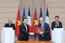 Dirigentes de Vietnam y Francia reiteran voluntad de fortalecer relaciones 