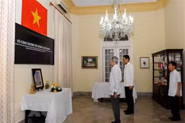 Efectúan en Cuba homenaje póstumo al ex secretario general Do Muoi 