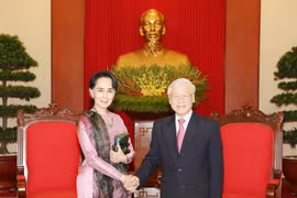 Máximo dirigente partidista de Vietnam dialoga con consejera de Estado de Myanmar