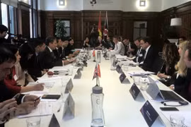 Vietnam y Reino Unido comprometidos a promover comercio bilateral