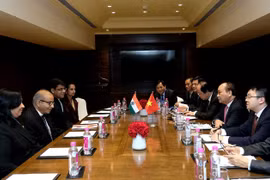 Premier vietnamita recibe a directivos de grandes empresas en India