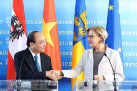 Premier de Vietnam visita estado de Baja Austria 