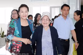 Presidenta del Parlamento vietnamita dialoga con votantes de ciudad de Can Tho
