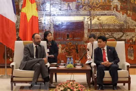 Hanoi patentiza disposición de agilizar cooperación con localidades francesas