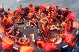 Un fallecido y más de 50 turistas desaparecidos por naufragio de barco en Tailandia 