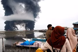 Pertamina admite responsabilidad por derrame de petróleo en bahía de Indonesia