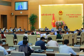 Comité Permanente del Parlamento vietnamita analiza proyecto de ley contra corrupción