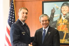 Vietnam y Estados Unidos buscan mejorar cooperación en defensa
