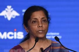 Ministra de Defensa de la India visita Vietnam