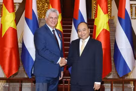 Premier de Vietnam recibe al presidente de Cuba 