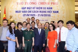 Premier vietnamita pide a la prensa nacional contribuir a consolidar consenso social 