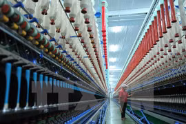 Premier vietnamita fija meta de crecimiento económico de 6,7 por ciento en 2018