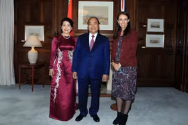 Jacinda Ardern preside acto de bienvenida al primer ministro vietnamita