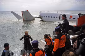  No reportan pasajeros vietnamitas en avión accidentado en Indonesia