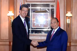 Premier vietnamita recibe a directivos de empresas lecheras de Nueva Zelanda 