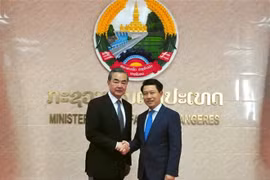 China y Laos fortalecen cooperación bilateral 