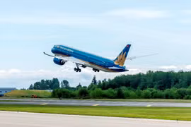 Aerolínea insignia Vietnam Airlines cumple su plan del año