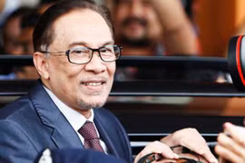 Malasia libera al exvicepremier Anwar Ibrahim