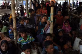 Repatrían a casi un centenar de refugiados myanmenos en Tailandia 