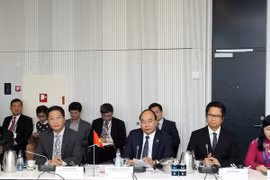 Premier de Vietnam dialoga con empresas danesas 