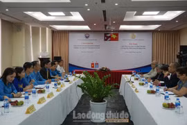 Vietnam y Cuba comparten experiencias en actividades sindicales 
