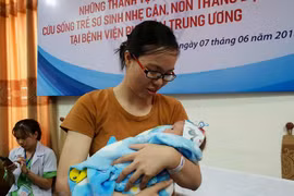  Bebé prematuro de 500 gramos sobrevive en Vietnam gracias a esfuerzos médicos locales