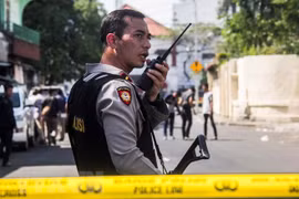 Indonesia: ataque suicida contra una estación policial en Surabaya
