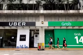Singapur establece medidas provisionales para la fusión Grab-Uber