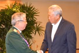 Vietnam fortalece nexos en defensa con Singapur y China