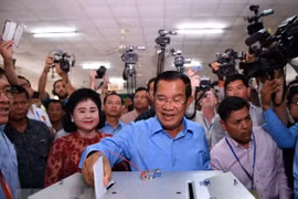 Dirigentes vietnamitas congratulan a Camboya por éxito de las elecciones legislativas