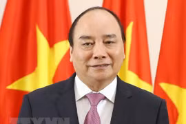 Premier de Vietnam viaja a China para asistir feria internacional de importaciones
