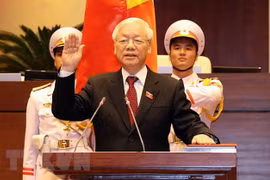 Reina Isabel II felicita a dirigente partidista y estatal de Vietnam 