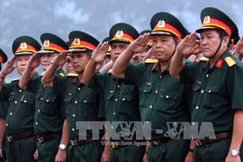 La defensa nacional de Vietnam se basa en la autodefensa pacífica, así como en la prevención activa, proactiva, resuelta y perseverante de los riesgos de guerra. (Foto: VNA)
