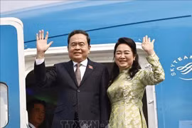 El presidente de la Asamblea Nacional de Vietnam, Tran Thanh Man, y su esposa, Nguyen Thi Thanh Nga (Foto: VNA)