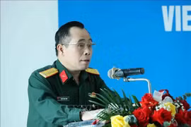 Ek subdirector del Departamento de Operaciones de Mantenimiento de la Paz, coronel Nguyen Nhu Canh, interviene en la cita (Foto: VNA)