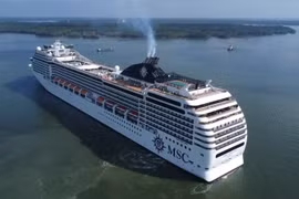 Un crucero entra al clúster portuario Cai Mep-Thi Vai, en Ba Ria-Vung Tau. (Foto: VNA)