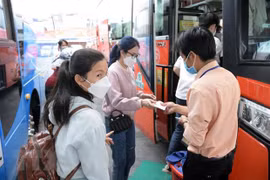 Precios de combustible aumentan costos de transporte en Vietnam