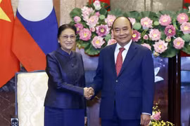 Presidente de Vietnam recibe a subjefa del Estado de Laos