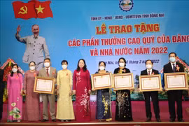Honran a personas destacadas en movimientos de emulación patriótica en Vietnam