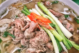 Banh mi y Pho entre los platos tradicionales que los visitantes deben probar en Vietnam