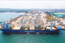 Vietnam reporta superávit comercial de cuatro mil millones de dólares en ocho meses