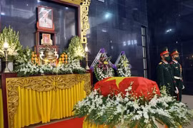 Efectúan en Vietnam homenaje póstumo y entierro del héroe Kostas Sarantidis