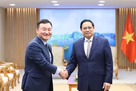 Premier vietnamita recibe al director general de Samsung 
