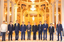 Premier vietnamita y dirigentes de países de la ASEAN se reúnen con el Rey de Camboya 
